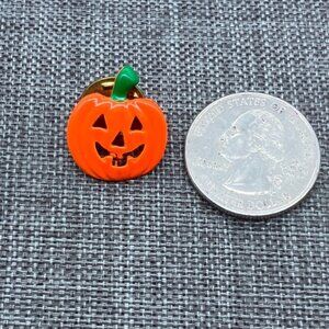 Halloween Pumpkin Enamel Pin Jack-O-Lantern Lapel Pin Spooky Cute Retro Vintage
